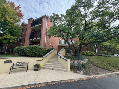 apt-211-815 Leicester Rd, Elk Grove Village, IL, 60007-7303 | Card Image