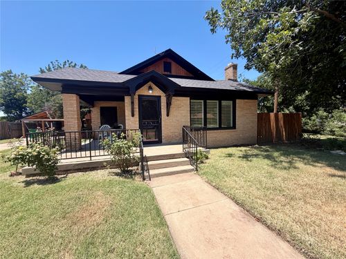 908 Cain St, Quanah, TX, 79252-5312 | Card Image
