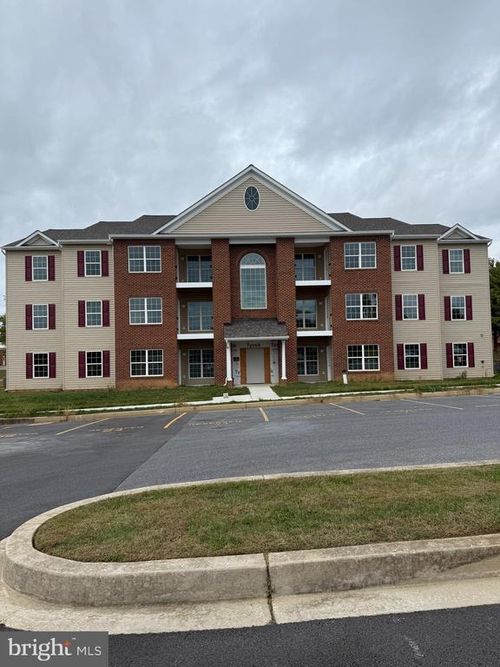 2c-820 Wembley Dr, HAMPSTEAD, MD, 21074-2666 | Card Image