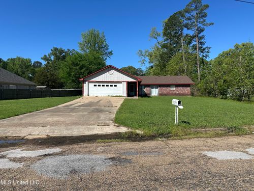 6037 Floral Dr, Jackson, MS, 39206-2419 | Card Image