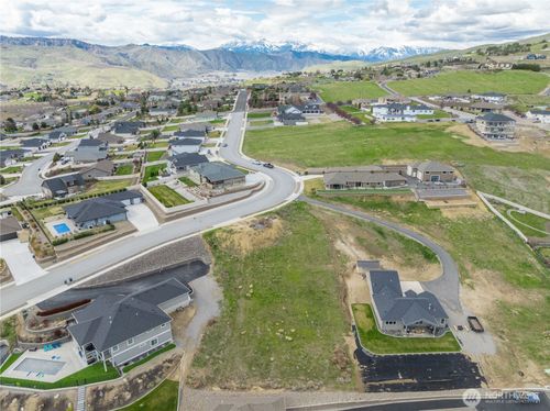 870 Autumn Crest Dr, Wenatchee, WA, 98801-3889 | Card Image