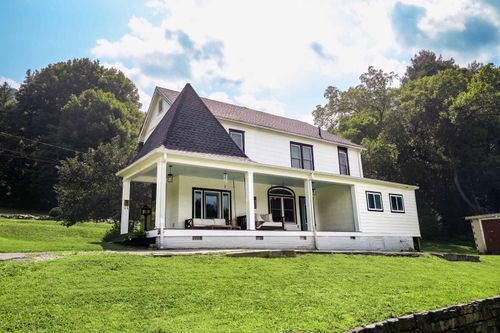 307 Catalpa St, Pineville, KY, 40977-1401 | Card Image