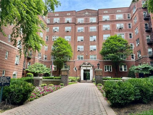 1m-113-14 72nd Rd, Forest Hills, NY, 11375-4608 | Card Image