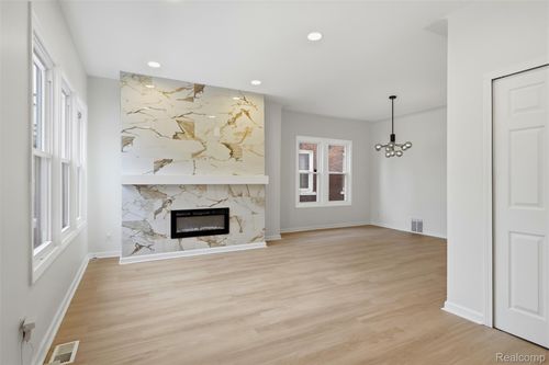 1639 Gladstone St, Detroit, MI, 48206-2229 | Card Image