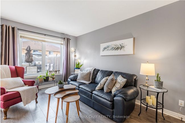 17 Michael Cres, House attached with 3 bedrooms, 2 bathrooms and 2 parking in Barrie ON | Image 13