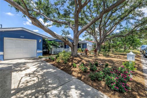 5947 46th Ave N, Kenneth City, FL, 33709-5112 | Card Image