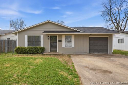 226 W Orleans Ave, Sapulpa, OK, 74066-7032 | Card Image