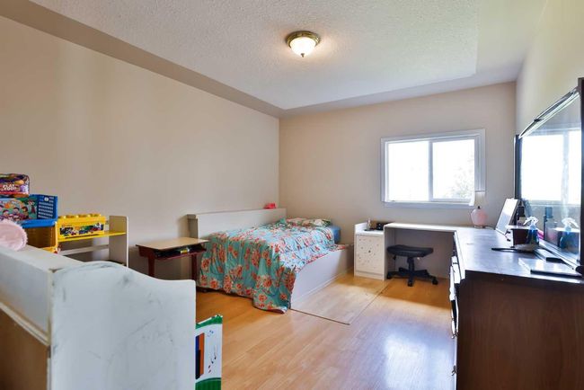 3.43 Acres, House other with 4 bedrooms, 3 bathrooms and null parking in Raymond AB | Image 14
