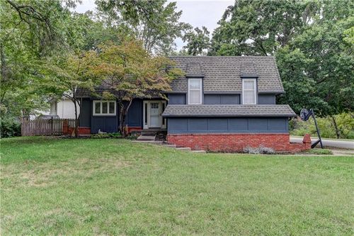 520 Meadowbrook Ln, Olathe, KS, 66062-1820 | Card Image