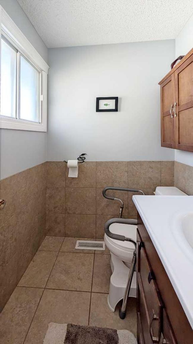 3503 Cedarille Drive Sw, House other with 5 bedrooms, 2 bathrooms and 2 parking in Calgary AB | Image 16