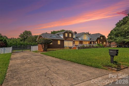 5914 Hanna Ct, Charlotte, NC, 28212-2184 | Card Image