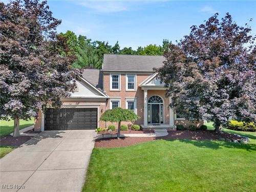 8554 Acadia Dr, Sagamore Hills, OH, 44067-3220 | Card Image