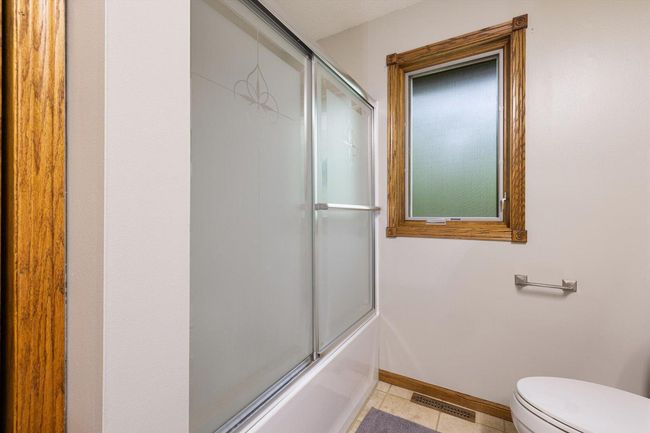 Main Floor Full Bath | Image 24