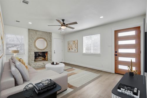 b-1402 Valleyridge Cir, Austin, TX, 78704-7753 | Card Image
