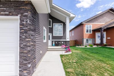 19 Morris Crt, House detached with 5 bedrooms, 3 bathrooms and 4 parking in Blackfalds AB | Image 3