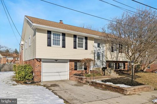 709 Avondale Ln, SWARTHMORE, PA, 19081-2108 | Card Image