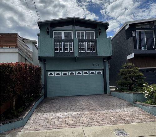 1725 Wollacott St, Redondo Beach, CA, 90278-2835 | Card Image
