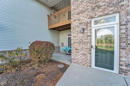 4834 W Maple Leaf Cir, Greenfield, WI, 53220-2783 | Card Image