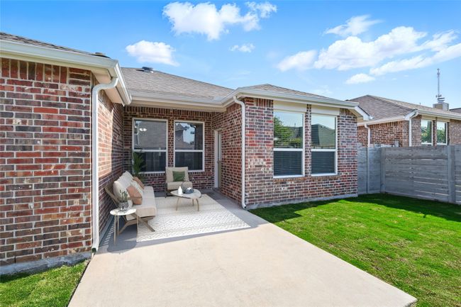 View of patio with fence | Image 34