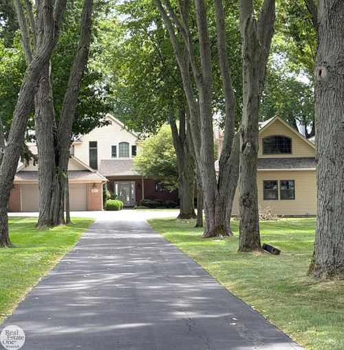 8319 River Rd, Cottrellville, MI, 48039-3342 | Card Image