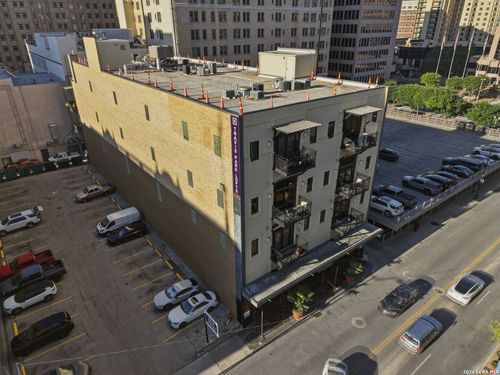 apt-205-214 E Travis St, San Antonio, TX, 78205-1733 | Card Image