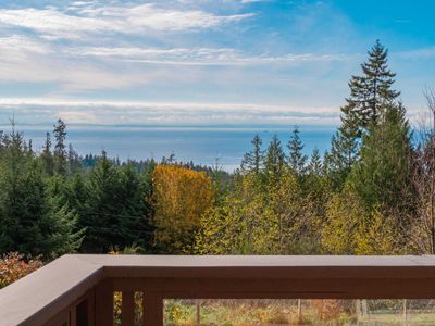 1041 Firburn Rd, House other with 4 bedrooms, 3 bathrooms and 8 parking in Roberts Creek BC | Image 3