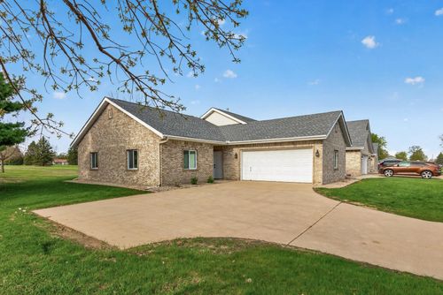 901 W Main St, Belle Plaine, MN, 56011-1026 | Card Image