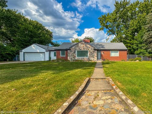 19128 Coral Gables St, Southfield, MI, 48076-4460 | Card Image