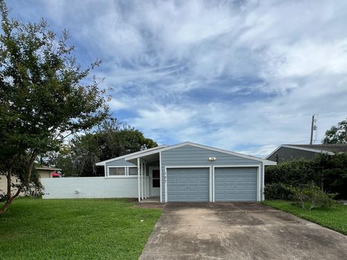 107 Tarpon Ave, Galveston, TX, 77550-3131 | Card Image