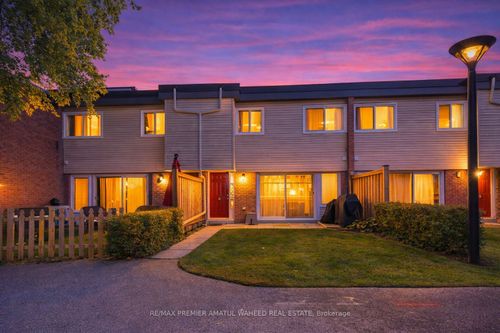 111 Milestone Cres, Aurora, ON, L4G3M2 | Card Image