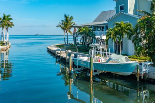 526 56th St, HOLMES BEACH, FL, 34217-1528 | Card Image