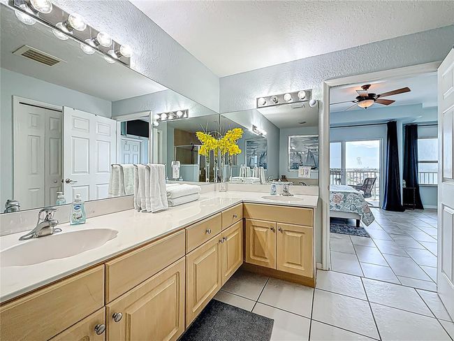 Ensuite Master Bathroom | Image 35