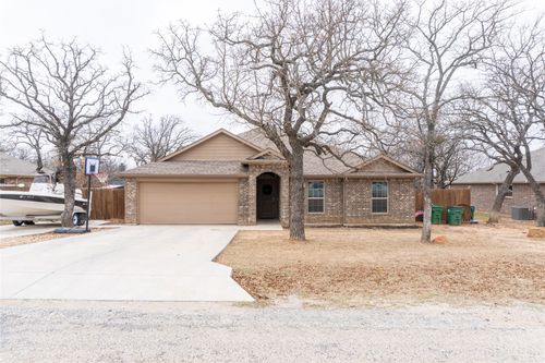 207 Shady Oaks Dr, Runaway Bay, TX, 76426-9462 | Card Image