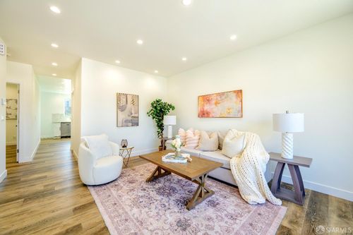 161 Laura St, San Francisco, CA, 94112-4011 | Card Image