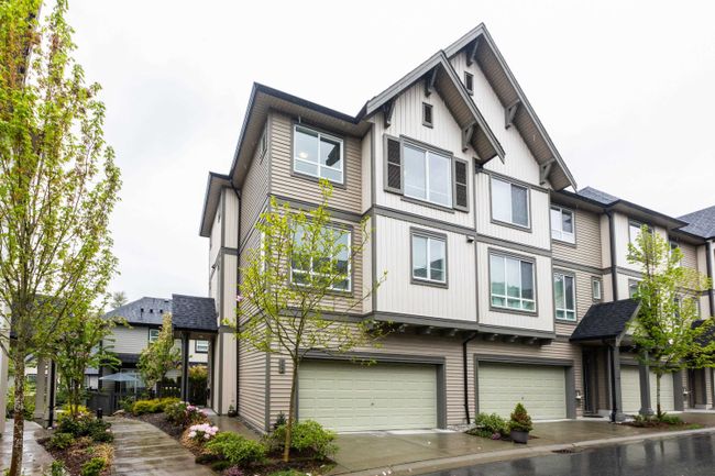 102 - 30930 Westridge Place, Townhouse with 3 bedrooms, 2 bathrooms and 2 parking in Abbotsford BC | Image 1