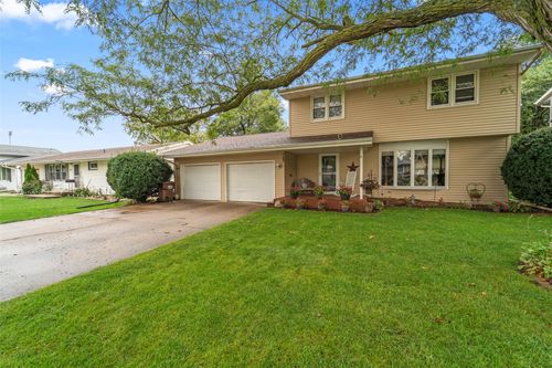 723 16th St, Nevada, IA, 50201-2417 | Card Image