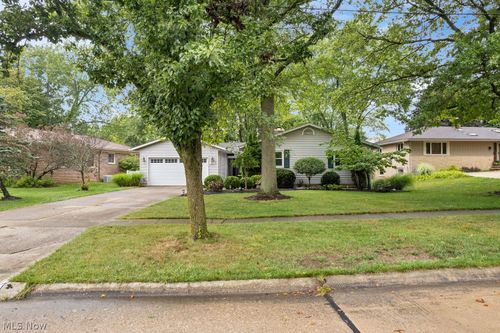 25 Squires Ct, Medina, OH, 44256-2027 | Card Image