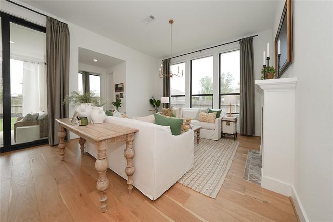 Experience a welcoming, open atmosphere in this inviting space. | Image 13