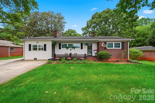 904 15th St Nw, Conover, NC, 28613-2325 | Card Image