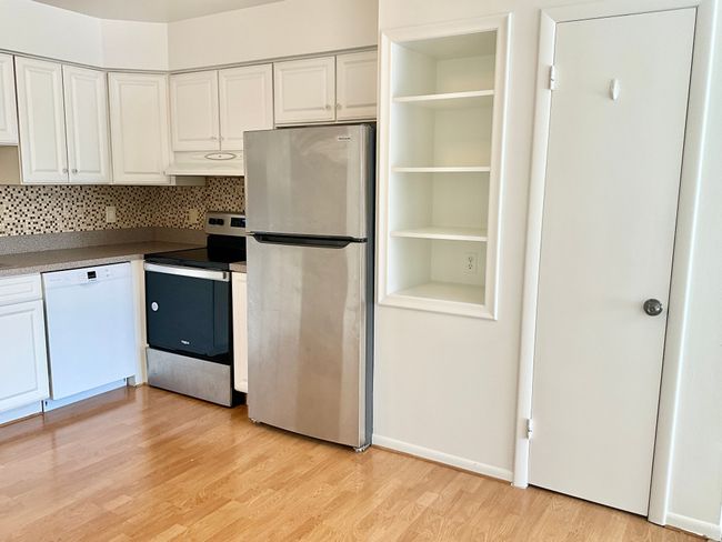 Stainless Refrigerator, brand new stove. | Image 6