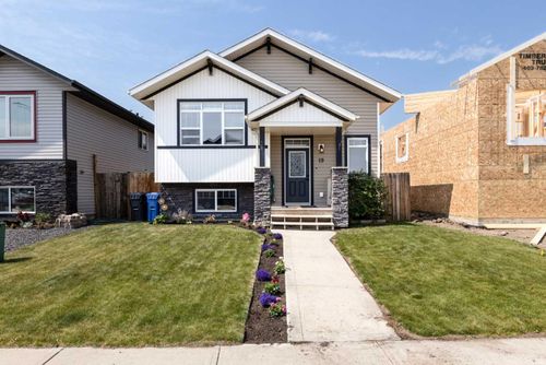 19 Hanson Green, Penhold, AB, T0M1R0 | Card Image