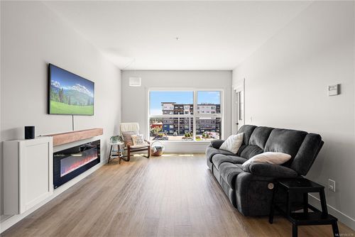 412-2461 Gateway Rd, Langford, BC, V9B6M6 | Card Image