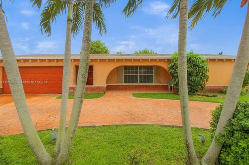 8930 Nw 11th St, Pembroke Pines, FL, 33024-4621 | Card Image