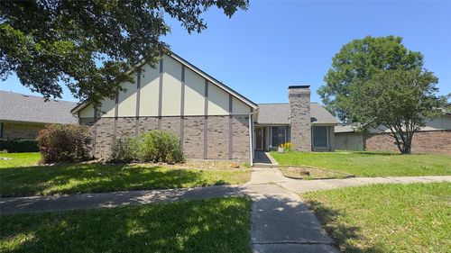 5426 Barcelona Dr, Garland, TX, 75043-5109 | Card Image