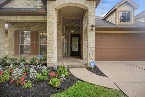 12811 Flat Creek Dr, Pearland, TX, 77584-3105 | Card Image
