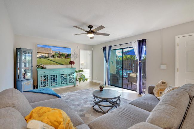 804 Waterview Dr, Condo with 3 bedrooms, 3 bathrooms and null parking in Palm Springs FL | Image 11