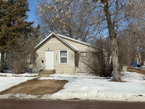 408 1st St Se, Madison, SD, 57042 | Card Image