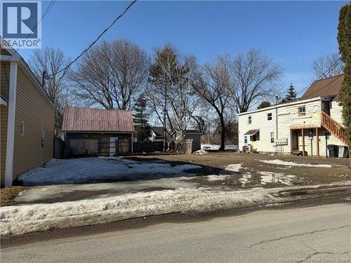 149 Pine St, Fredericton, NB, E3A3A2 | Card Image