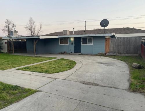 2326 E Hampton Way, Fresno, CA, 93726-4007 | Card Image