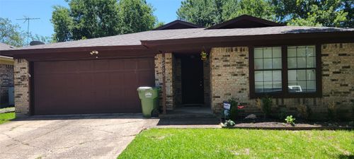 8513 Whitney Dr, White Settlement, TX, 76108-2734 | Card Image